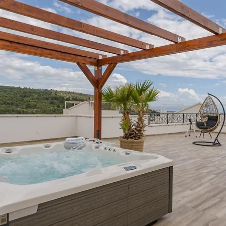 Apartment Azure Pine Trogir